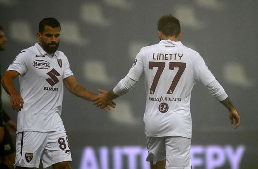 REGGIO NELL'EMILIA, ITALY - OCTOBER 23: Karol Linetty of Torino FC celebrates after scoring the opening goal during the Serie A match between US Sassuolo and Torino FC at Mapei Stadium - Città del Tricolore on October 23, 2020 in Reggio nell'Emilia, Italy. (Photo by Alessandro Sabattini/Getty Images) Sassuolo-Torino 3-3: illusione granata, ma i neroverdi rimontano ancora- immagine 2