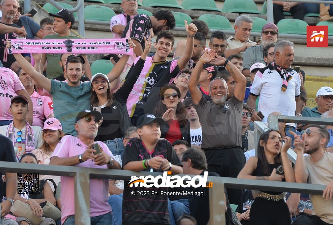 FOTOTIFO Palermo-Lecco, gli scatti ai tifosi al “Renzo Barbera” (GALLERY) - immagine 110