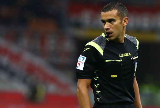 MILAN, ITALY - OCTOBER 31: Referee Marco Piccinini looks on during the Serie A match between AC Milan and SPAL at Stadio Giuseppe Meazza on October 31, 2019 in Milan, Italy. (Photo by Marco Luzzani/Getty Images) Toro, con Piccinini due successi e un ko ininfluente: il bilancio è positivo- immagine 2
