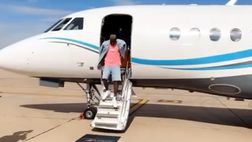 VIDEO Osimhen atterrato a Marrakech per la premiazione: l’arrivo del nigeriano