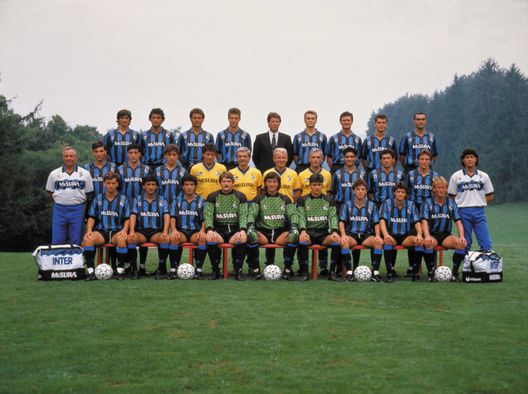 Appiano Gentile, Italia - 1° ottobre 1988: Inter 1988/1989. Aldo Serena è il terzo da destra della fila più in alto. (Foto dell'archivio dell'Inter/Inter via Getty Images) Inter-Como, Aldo Serena il doppio ex: l’attaccante nerazzurro per diversi anni- immagine 2