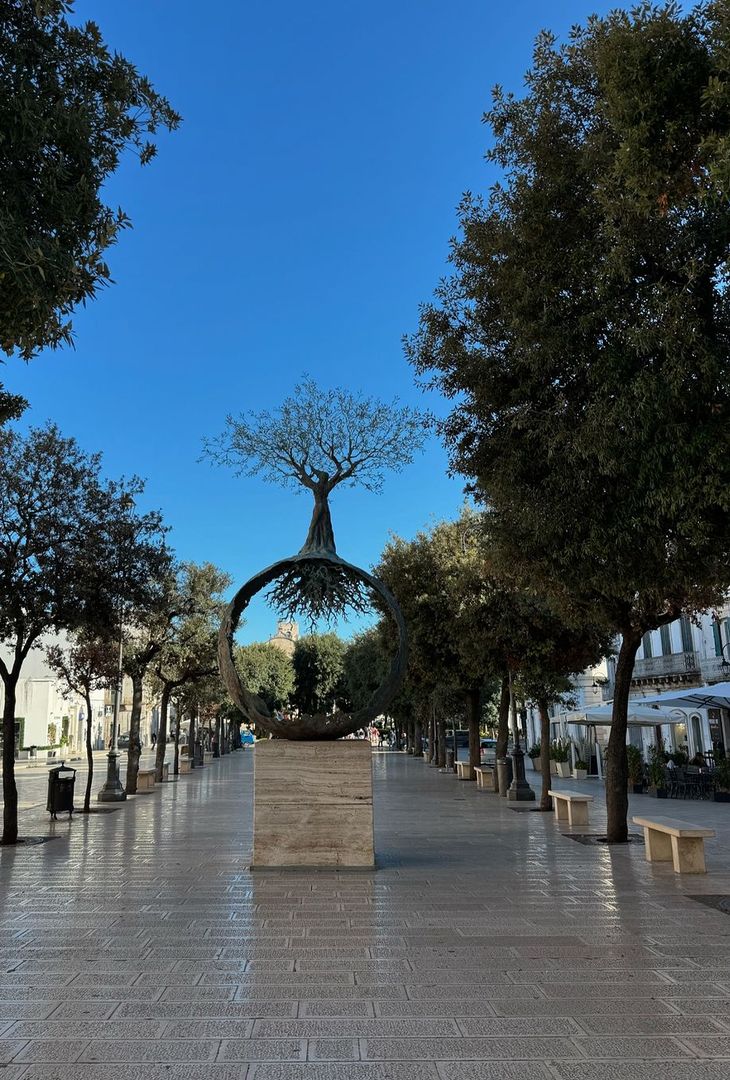 GALLERY Papà Cholito si gode il riposo: visita in Puglia con amici e famiglia - immagine 7