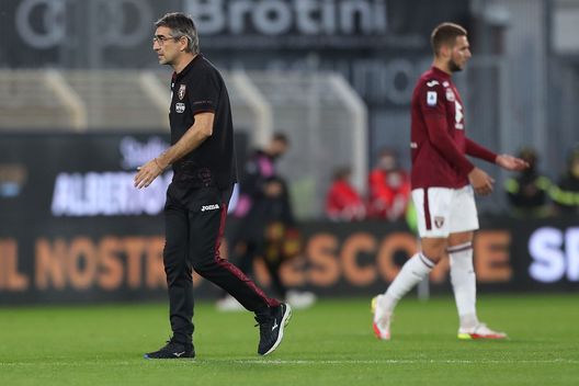 LA SPEZIA, ITALY - NOVEMBER 06: Ivan Juric manager of Torino FC shows his dejection during the Serie A match between Spezia Calcio v Torino FC at Stadio Alberto Picco on November 6, 2021 in La Spezia, Italy. (Photo by Gabriele Maltinti/Getty Images) Toro, da La Spezia un altro segnale: il ritorno dei vecchi senatori non paga- immagine 2