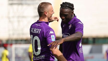 FLORENCE, ITALY - SEPTEMBER 22: Albert Gudmundsson of ACF Fiorentina celebrates after scoring a goal with Moise Kean of ACF Fiorentina during the Serie A match between Fiorentina and SS Lazio at Stadio Artemio Franchi on September 22, 2024 in Florence, Italy. (Photo by Gabriele Maltinti/Getty Images) Fiorentina