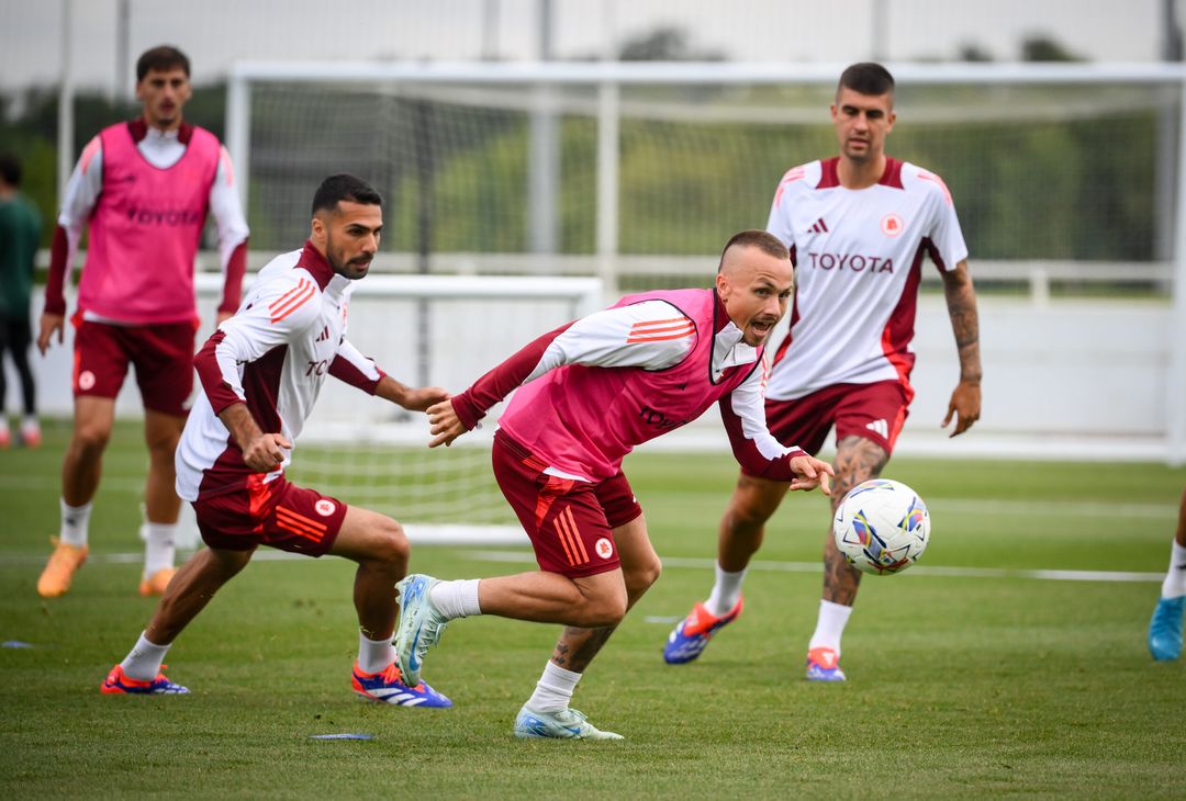 Ritiro Roma, primo allenamento in Inghilterra: c’è Paredes – FOTO GALLERY - immagine 27