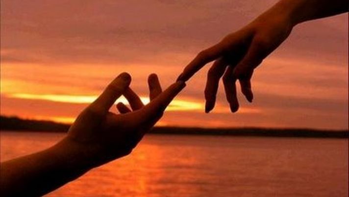 Il paese maledetto (Poles apart) - immagine 1