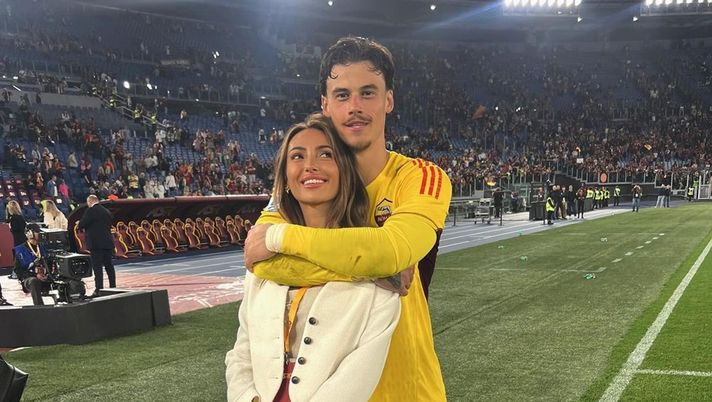 Lady Svilar emozionata: “Sono davvero fiera di te”. La risposta del portiere della Roma Lady Svilar emozionata: “Sono davvero fiera di te”. La risposta del portiere della Roma - immagine 1