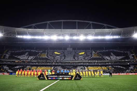 La meravigliosa coreografia dello stadio Nilton Santos per Botafogo-U. De Chile in Copa Libertadores. (Foto di Buda Mendes/Getty Images) Santos-Botafogo, giganti del Brasile a confronto: ecco il palmares dei due club- immagine 2