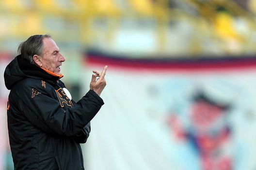 Zdenek Zeman, ex allenatore del Foggia (Foto di Gabriele Maltinti/Getty Images) CUR in campo allo Zaccheria di Foggia: il luogo in cui mito e religione si intrecciano- immagine 3