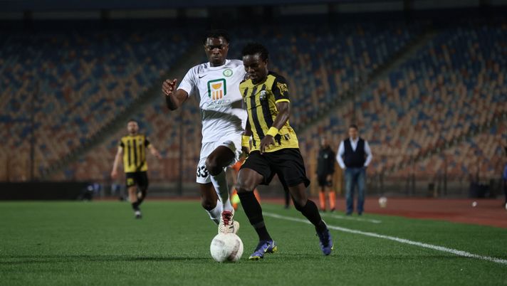 Egitto, episodio shock: arbitro convalida il gol e riceve un bacio dal calciatore Egitto, episodio shock: arbitro convalida il gol e riceve un bacio dal calciatore - immagine 1