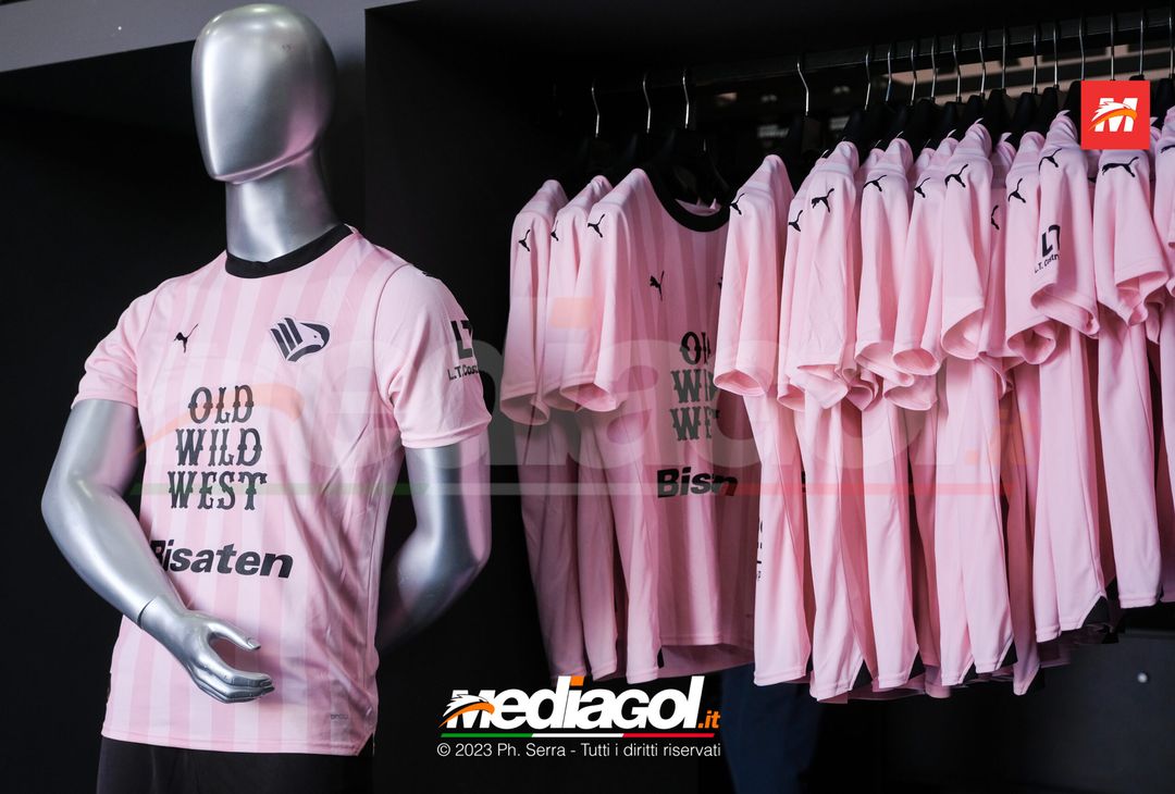FOTO Palermo, al via la vendita dell’Home Kit Puma 2023/2024 (Gallery) - immagine 22