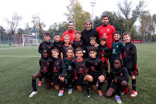 un-martedi-speciale-tutte-le-foto-di-modric-nel-vivaio-rossonero-del-Vismara