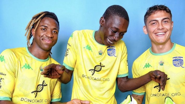 Vinicius-show ad Orlando, selfie e autografi durante il match di beneficenza - immagine 1