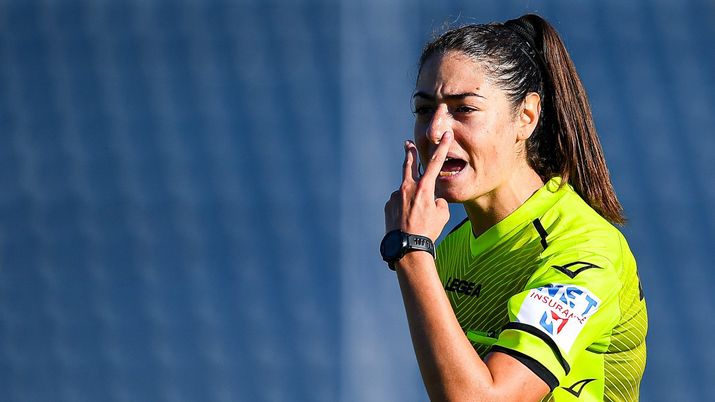 EMPOLI, ITALY - AUGUST 28: Referee Maria Sole Ferrieri Caputi during the Women Serie A match between Empoli FC and AS Roma at Stadio Carlo Castellani on August 28, 2021 in Empoli, Italy. (Photo by Getty Images) inchiesta arbitri