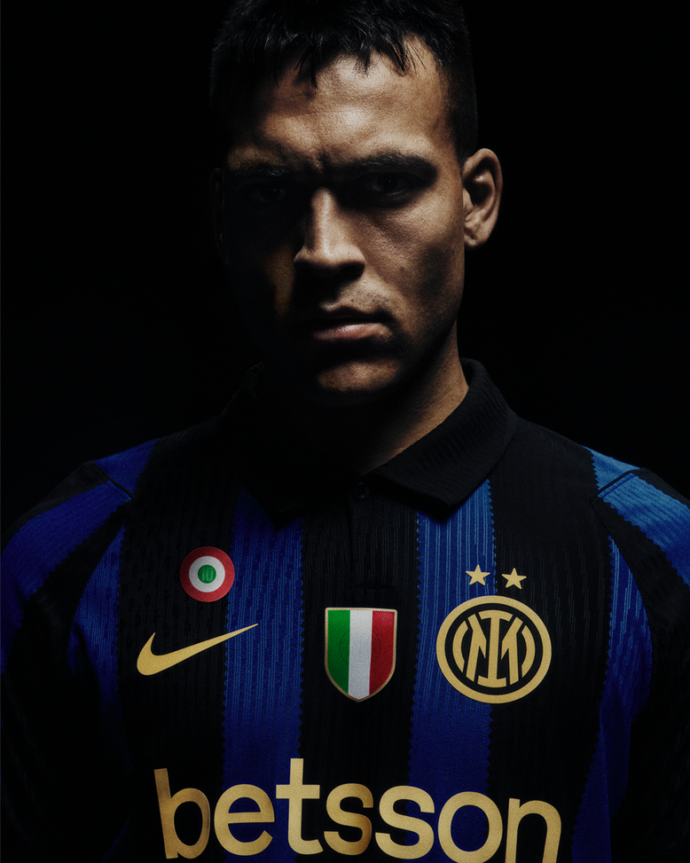 UFFICIALE – Inter, ecco la maglia 2026/27: foto e dettagli del nuovo kit. In vendita da…- immagine 3