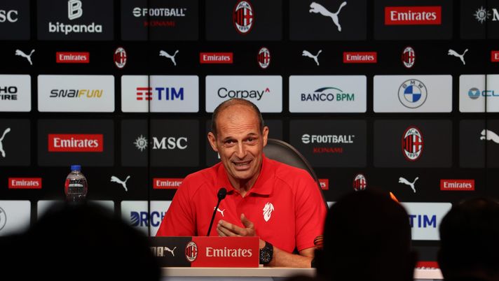 CAIRATE, ITALY - OCTOBER 27: Head coach AC Milan Massimiliano Allegri speaks with the media during press conference at Milanello on October 04, 2025 in Cairate, Italy. (Photo by Claudio Villa/AC Milan via Getty Images)  massimiliano-allegri-conferenza-stampa-atalanta-milan-diretta-tv-live-news-dichiarazioni-foto-frasi-parole-dichiarazioni