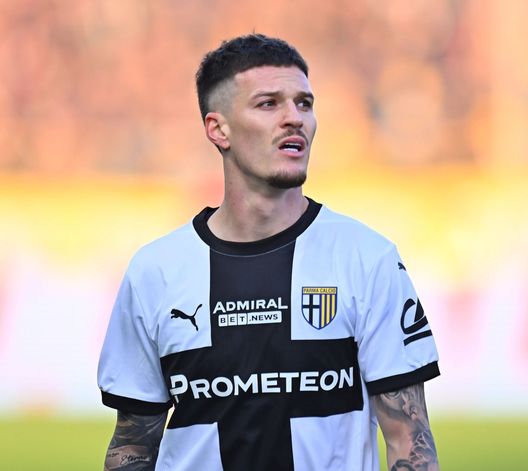 PARMA, ITALY - DECEMBER 01: Dennis Man of Parma calcio during the Serie A match between Parma and SS Lazio at Stadio Ennio Tardini on December 01, 2024 in Parma, Italy. (Photo by Alessandro Sabattini/Getty Images) Dennis Man