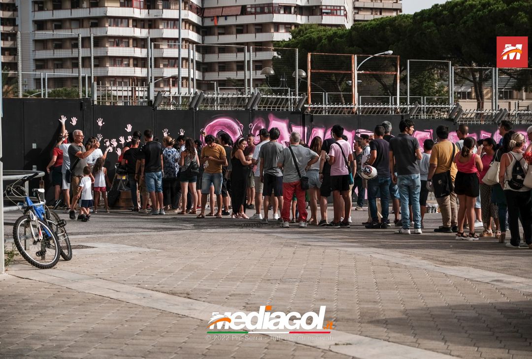 FOTO Palermo, le impronte rosa sul murales del ‘Renzo Barbera’ (Gallery) - immagine 22