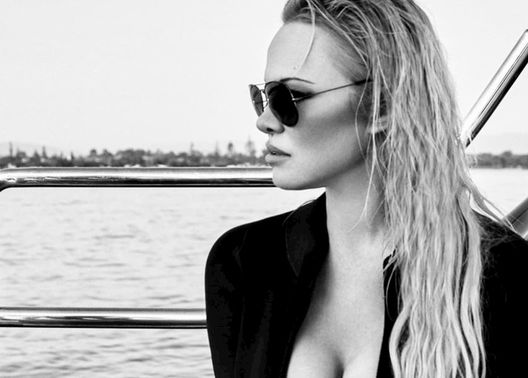 Il bikini rosso di Pamela Anderson in ‘Baywatch’ esposto in un museo di Londra- immagine 3
