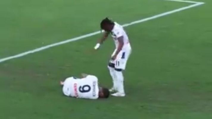 VIDEO Atalanta, paura per Scamacca: il ginocchio va KO in amichevole VIDEO Atalanta, paura per Scamacca: il ginocchio va KO in amichevole - immagine 1