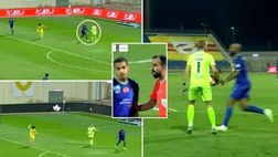 Arabia Saudita, il rigore più stupido del pianeta: il difensore voleva solo dare un cinque…