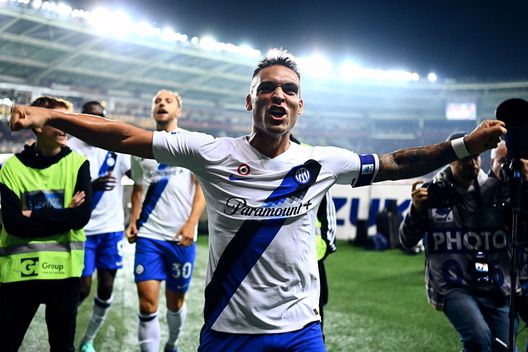 TURIN, ITALY - OCTOBER 21: Lautaro Martinez of FC Internazionale celebrates with teammates after scoring his team's first goal during the Serie A TIM match between Torino FC and FC Internazionale at Stadio Olimpico di Torino on October 21, 2023 in Turin, Italy. (Photo by Mattia Ozbot - Inter/Inter via Getty Images) Inter, per Inzaghi tre pilastri sono intoccabili. Rotazioni per molti, ma non per tutti- immagine 3