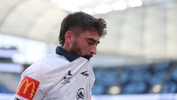 Josh Cavallo minacciato di morte dopo il coming out: “Il calcio è un ambiente tossico”