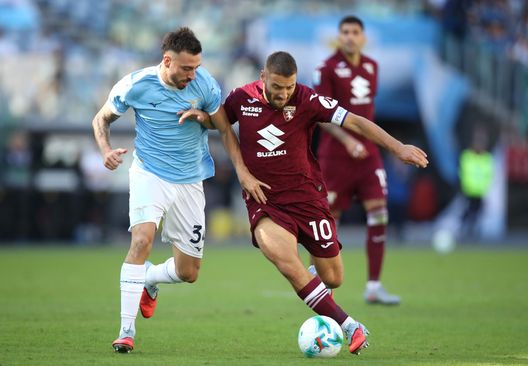 ROME, ITALY - OCTOBER 04: Nikola Vlasic of Torino is challenged by Mario Gila of Lazio during the Serie A match between SS Lazio and Torino FC at Stadio Olimpico on October 04, 2025 in Rome, Italy. (Photo by Paolo Bruno/Getty Images)