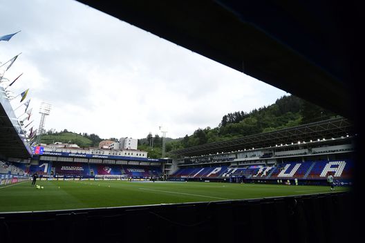 Eibar, nel mirino i balconi dei palazzi dietro lo stadio: previste multe per i residenti- immagine 5