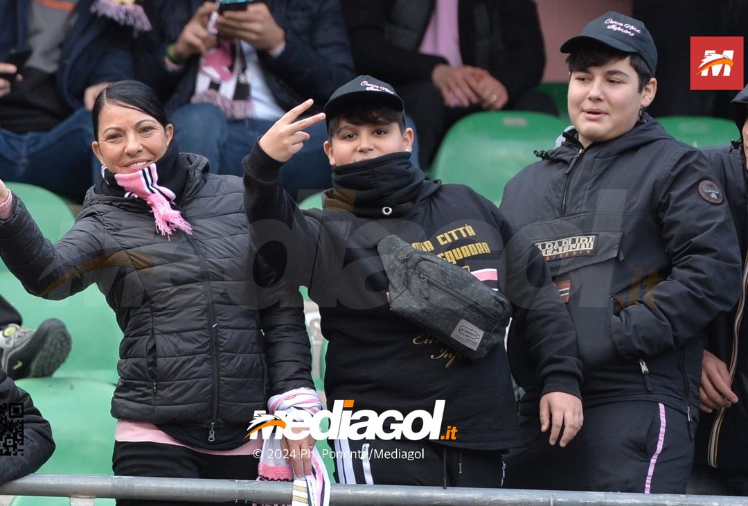 FOTOTIFO Palermo-Modena 4-2, gli scatti ai tifosi al “Renzo Barbera” (GALLERY) - immagine 38