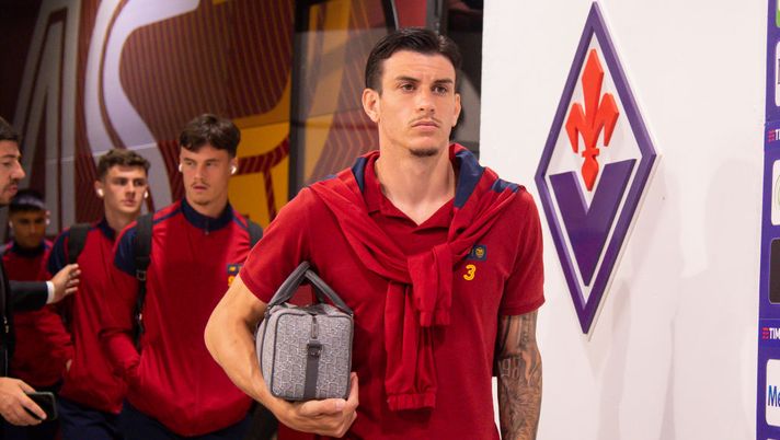 FLORENCE, ITALY - MAY 27: AS Roma player Roger Ibanez arrives at the stadium prior the Serie A match between ACF Fiorentina and AS Roma at Stadio Artemio Franchi on May 27, 2023 in Florence, Italy. (Photo by Fabio Rossi/AS Roma via Getty Images) Napoli, idea Ibanez per il dopo Kim - immagine 1