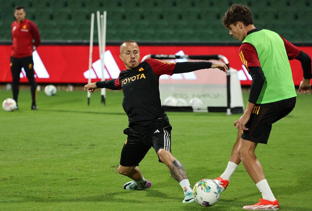 Roma, pioggia e sorrisi in allenamento a Perth prima del Milan – FOTO GALLERY - immagine 4