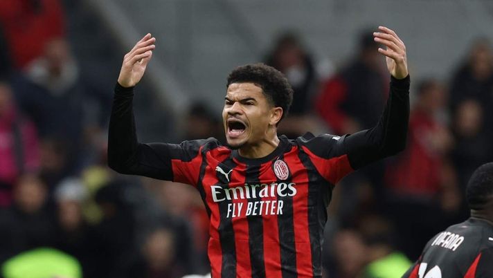 Zachary Athekame (difensore AC Milan), qui durante Milan-Pisa 2-2 | Serie A News (Getty Images) Un punto che potrebbe pesare: errori, ma il Milan con il Pisa può anche sorridere. Athekame ...