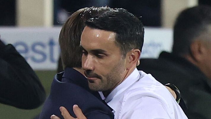 FLORENCE, ITALY - OCTOBER 27: Head coach Raffaele Palladino manager of ACF Fiorentina celebrates the victory after the Serie A match between Fiorentina and AS Roma at Stadio Artemio Franchi on October 27, 2024 in Florence, Italy. (Photo by Gabriele Maltinti/Getty Images) Palladino, ci hai preso gusto? Adesso è l’incubo delle big - immagine 1