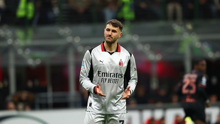 Milanello sosta-4-giocatori-in-piu-a-milanello-loftus-leao-gabbia-e-gimenez