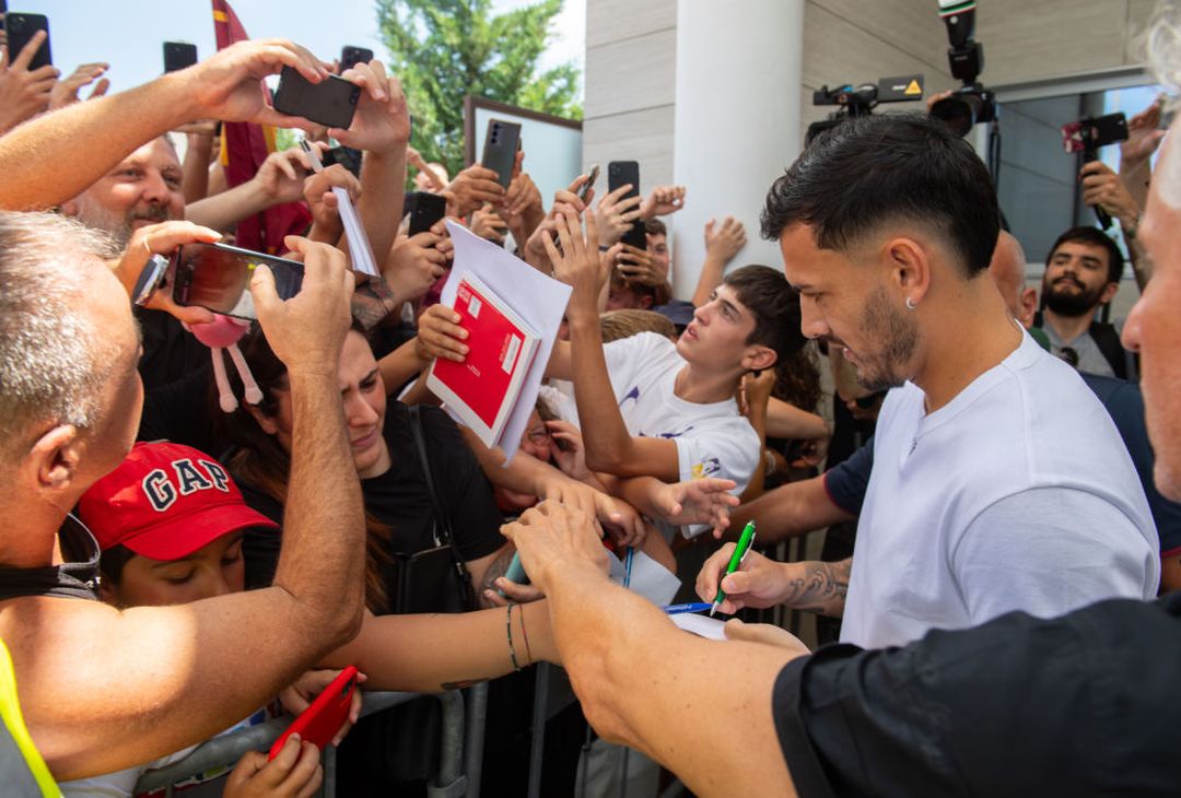 Roma, i primi scatti di Paredes con la maglia giallorossa – FOTO GALLERY - immagine 8