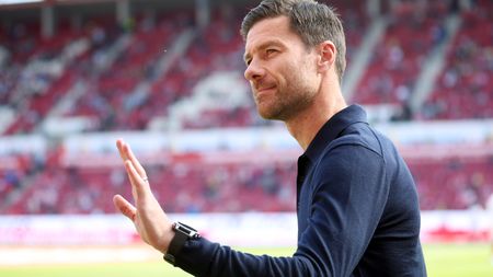 MAINZ, GERMANY - SEPTEMBER 30: Head coach Xabi Alonso, Head Coach of Bayer Leverkusen, looks on prior to the Bundesliga match between 1. FSV Mainz 05 and Bayer 04 Leverkusen at MEWA Arena on September 30, 2023 in Mainz, Germany. (Photo by Alex Grimm/Getty Images)