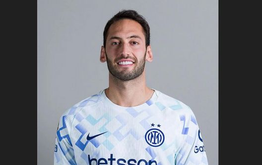 Romano: “Galatasaray c’è su Calhanoglu, incontrerà l’agente! Ancora no offerte all’Inter ma…”- immagine 2