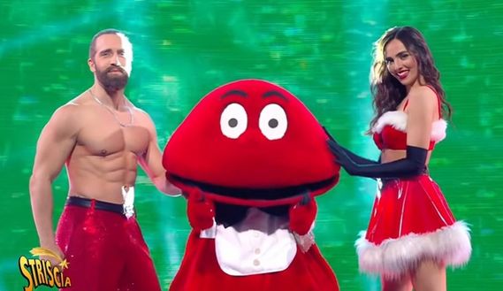 Screen Mediaset Striscia La Notizia, l’ultima puntata per il velino Briganti. Iniziano le selezioni per ‘la bionda’- immagine 2