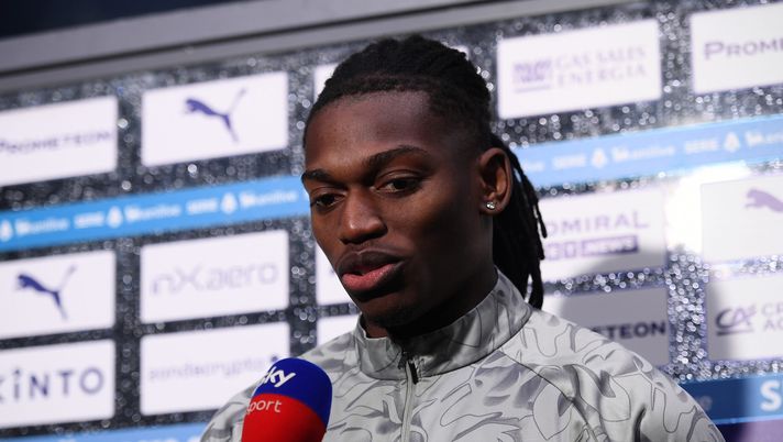 PARMA, ITALY - NOVEMBER 08: Rafael Leao of AC Milan talks during an interview prior to the Serie A match between Parma Calcio 1913 and AC Milan at Stadio Ennio Tardini on November 08, 2025 in Parma, Italy. (Photo by Alessandro Sabattini/Getty Images) leao-parma-milan-serie-a