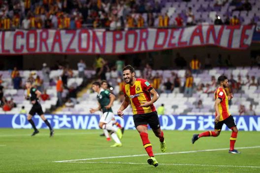 Chivas-Atlas, il derby di Guadalajara: la storia del “Tubo” Gómez e quel giornale sfogliato in campo- immagine 2