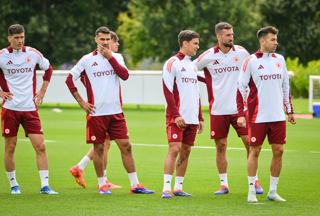 Roma, primo allenamento in Inghilterra per Dovbyk – FOTO GALLERY - immagine 35