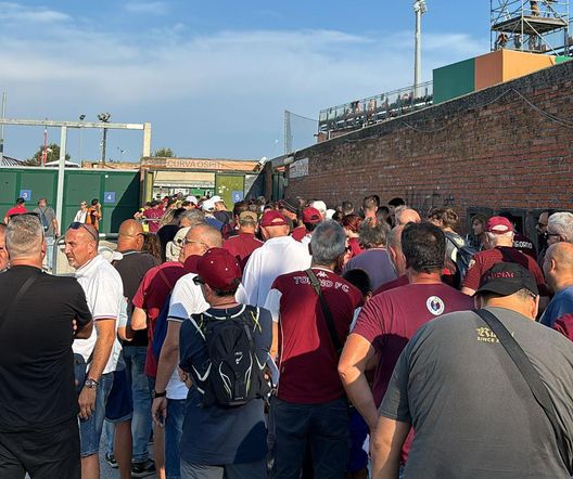 Venezia-Torino, le ultime dai campi: giornata di sole, settore ospiti contesta- immagine 5