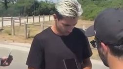 Simeone termina l’allenamento: saluta i tifosi con foto e autografi IL VIDEO