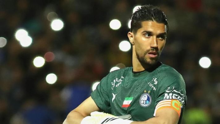 Iran, giocatore squalificato per aver abbracciato tifosa entrata in campo - immagine 1