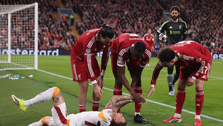 Shock Noa Lang: si scontra con un tabellone e sfiora l’amputazione del dito - immagine 1