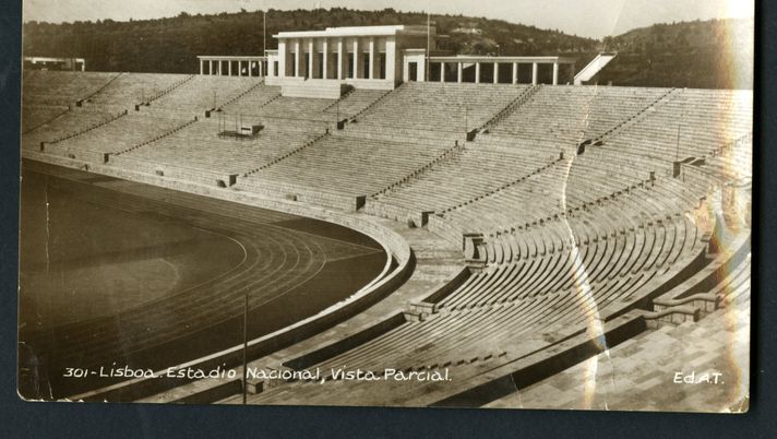 Grande Torino, ceduta all’asta per oltre €13.000 una cartolina degli Invincibili Grande Torino, ceduta all’asta per oltre €13.000 una cartolina degli Invincibili - immagine 1