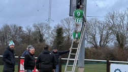 Gol e non solo: l’attaccante-elettricista del Rusthall salva (quasi) la partita dopo un guasto