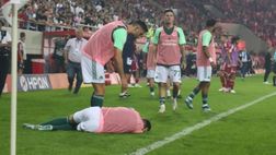 Notte in ospedale per il terzino abbattuto dal petardo del derby di Atene!