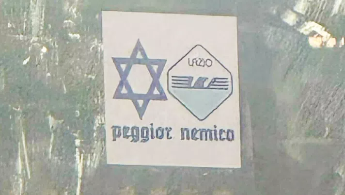 Parma-Roma, esposti adesivi antisemiti shock contro la Lazio nel settore ospiti - immagine 1